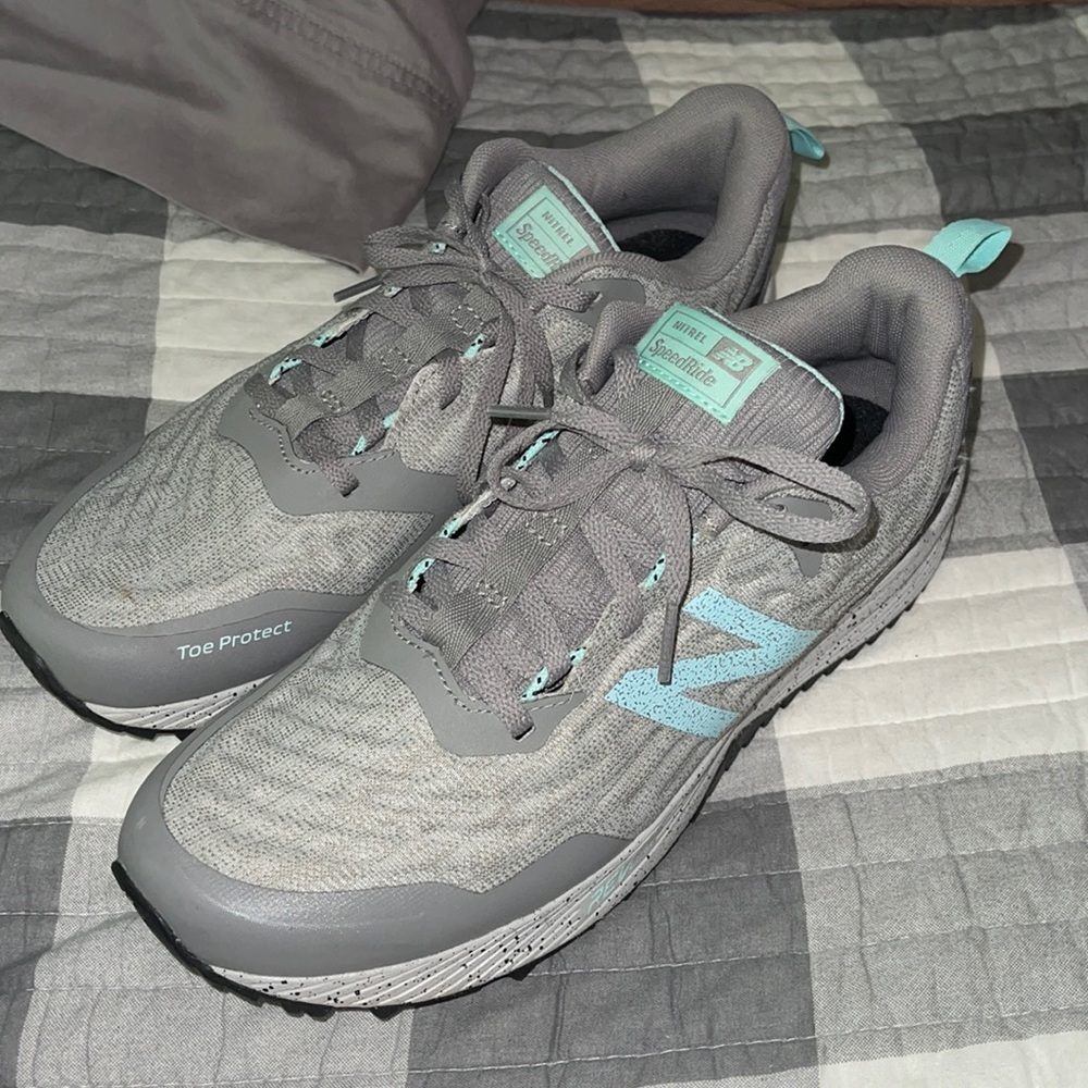New Balance tennis shoes